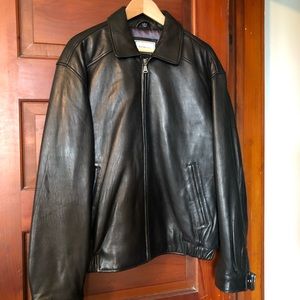 Hathaway mens leather jacket, excellent cond, barely worn.